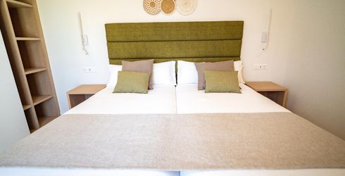 hotel room image