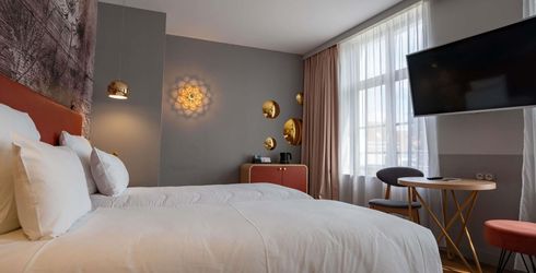 hotel room image