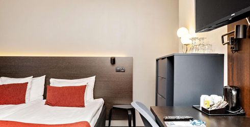 hotel room image
