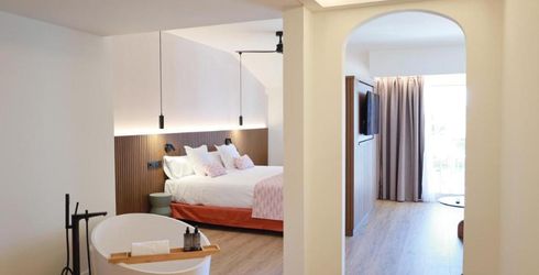 hotel room image