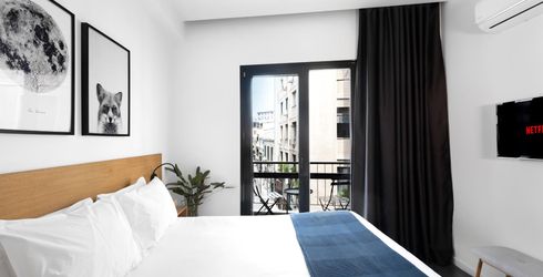 hotel room image