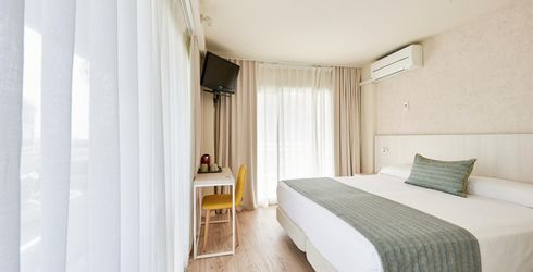 hotel room image