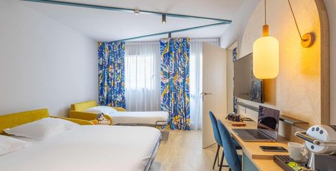 hotel room image
