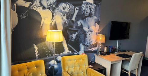 hotel room image