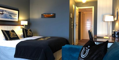 hotel room image