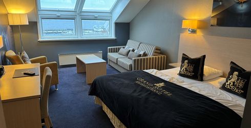 hotel room image