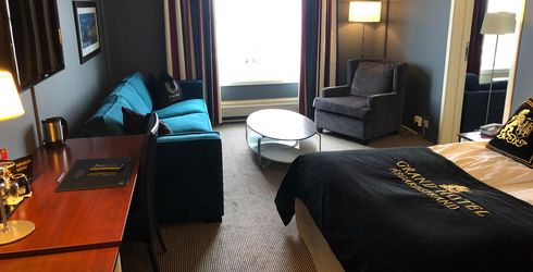 hotel room image