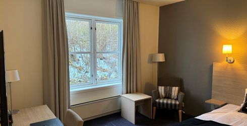 hotel room image