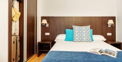 hotel room image