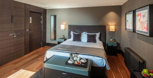 hotel room image