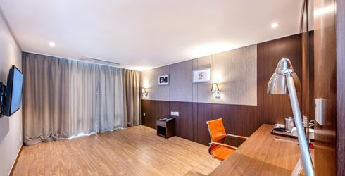 hotel room image