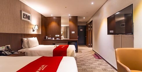 hotel room image