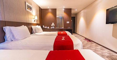 hotel room image