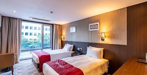 hotel room image