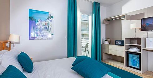 hotel room image