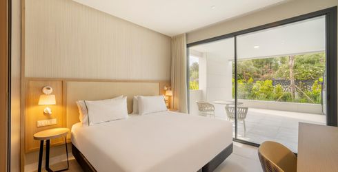hotel room image