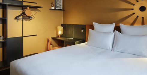 hotel room image