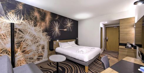 hotel room image