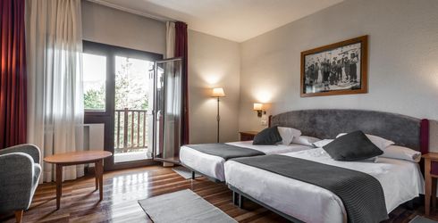 hotel room image