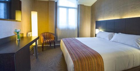 hotel room image
