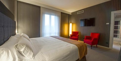 hotel room image