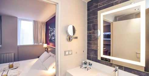 hotel room image