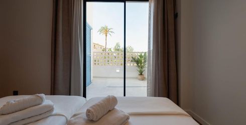 hotel room image