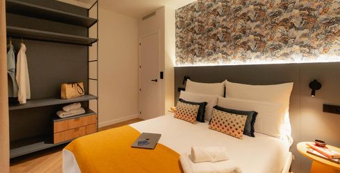 hotel room image