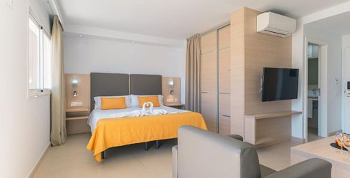 hotel room image
