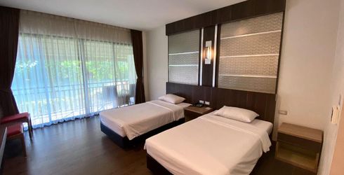 hotel room image