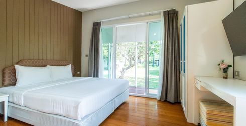 hotel room image