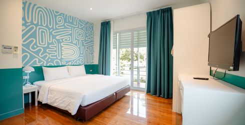 hotel room image