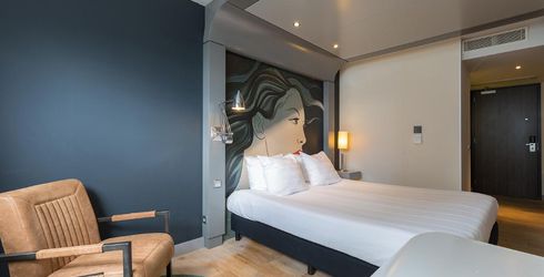 hotel room image