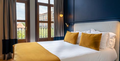 hotel room image