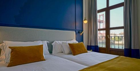 hotel room image
