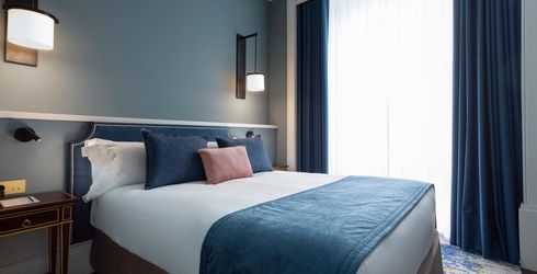 hotel room image