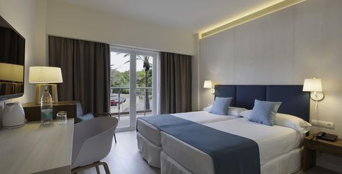 hotel room image