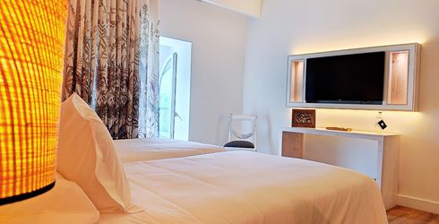 hotel room image