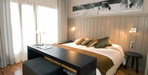 hotel room image