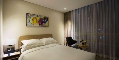 hotel room image