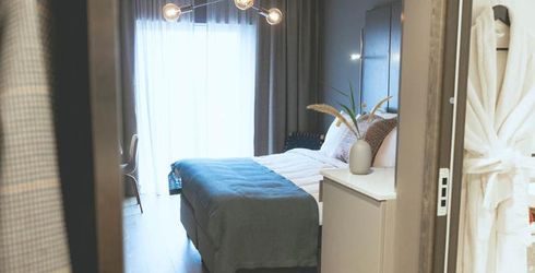 hotel room image
