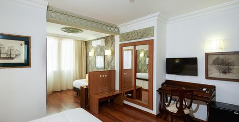 hotel room image