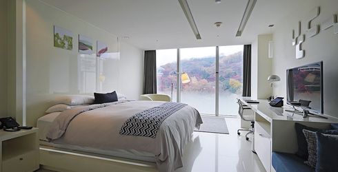 hotel room image