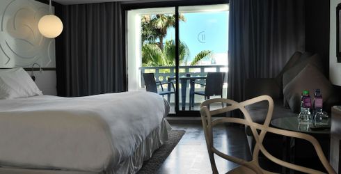 hotel room image
